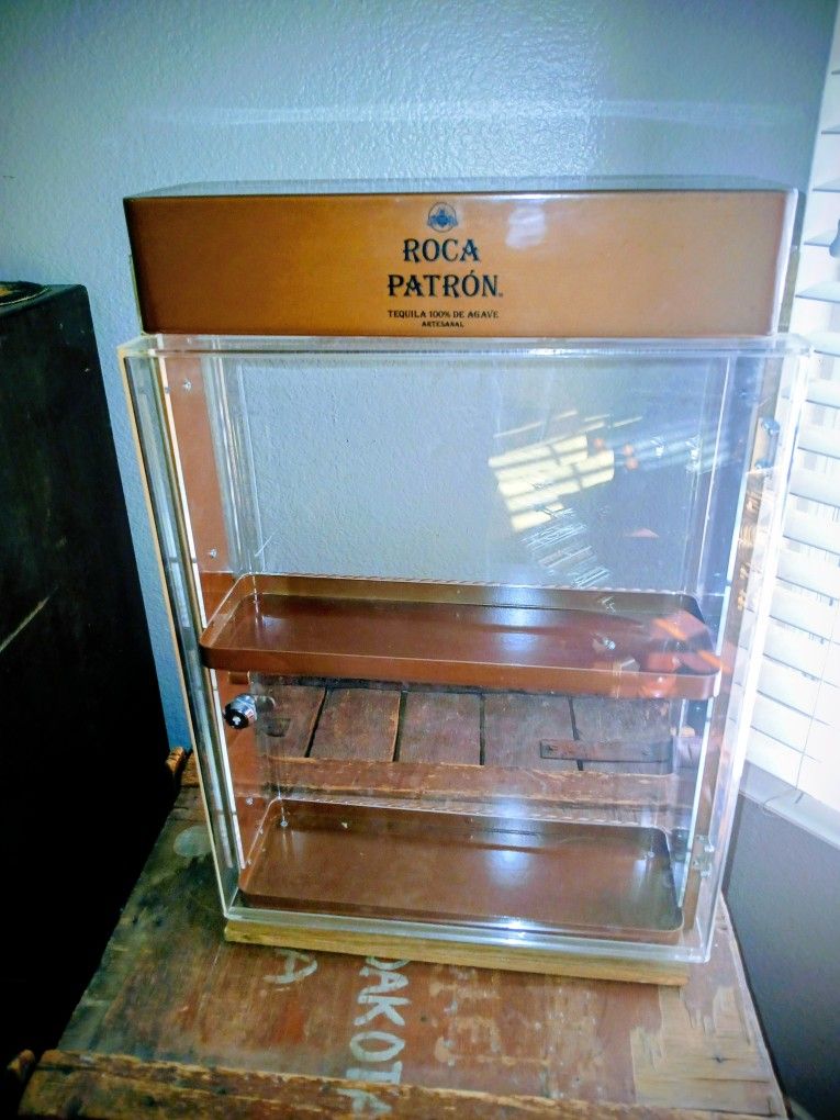 Vintage Roca Patron Locking Display Case With Key