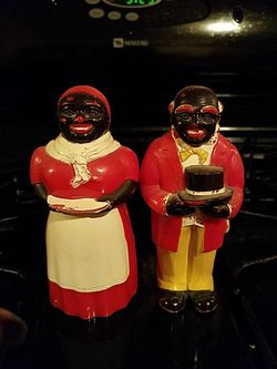 Salt&pepper set.uncle tom& Jemima