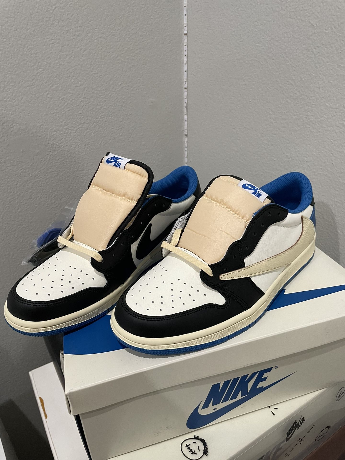 Jordan 1 Low OG SP Fragment X Travis Scott