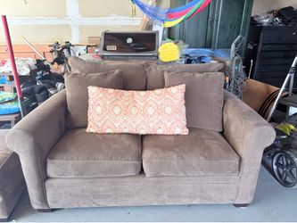 Macy’s mocha loveseat with matching ottoman good condition