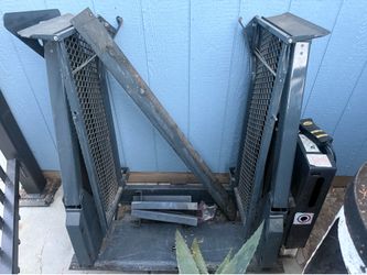 Lift gate for van