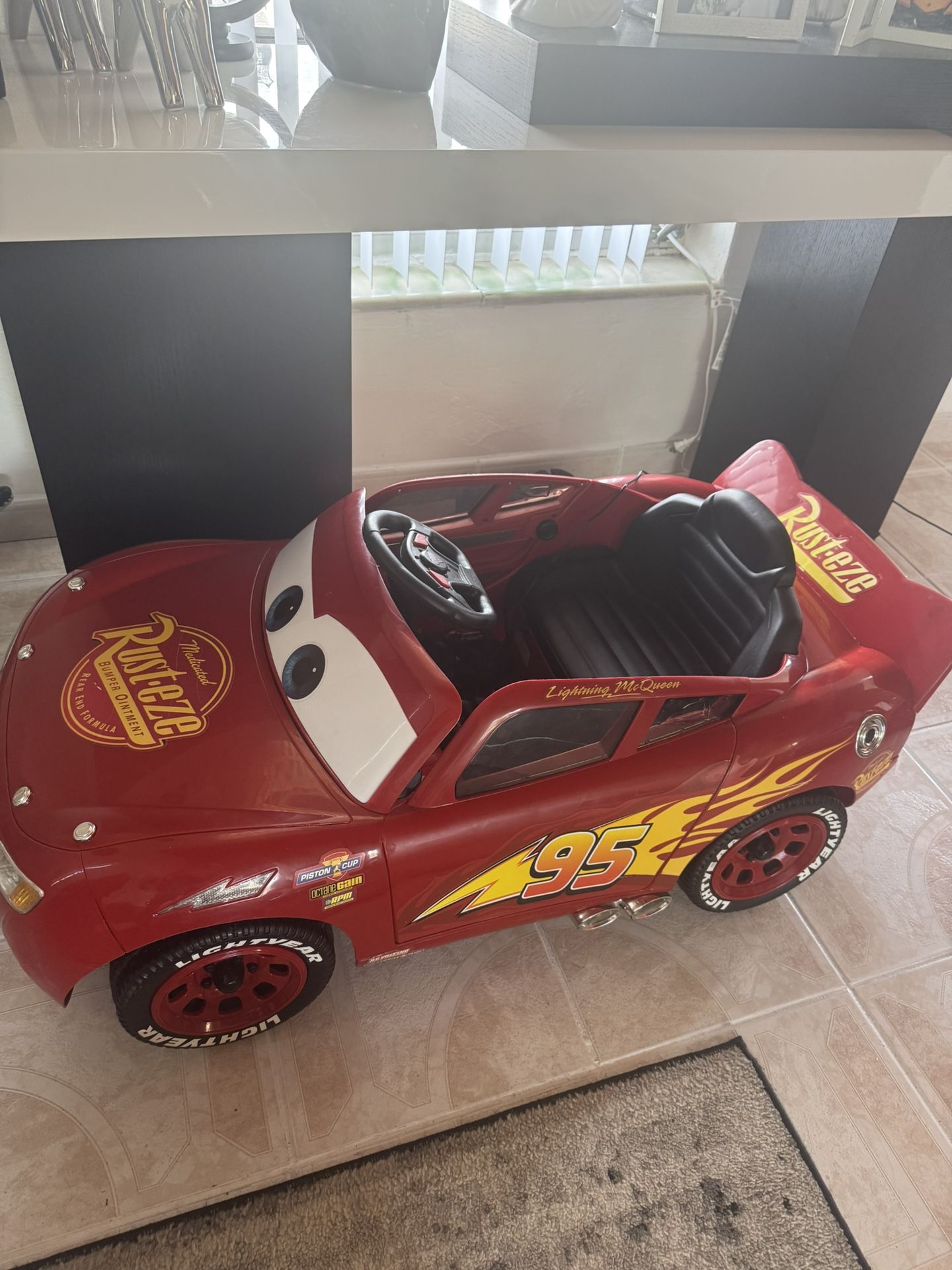Kids Car Almost New Lightning McQueen