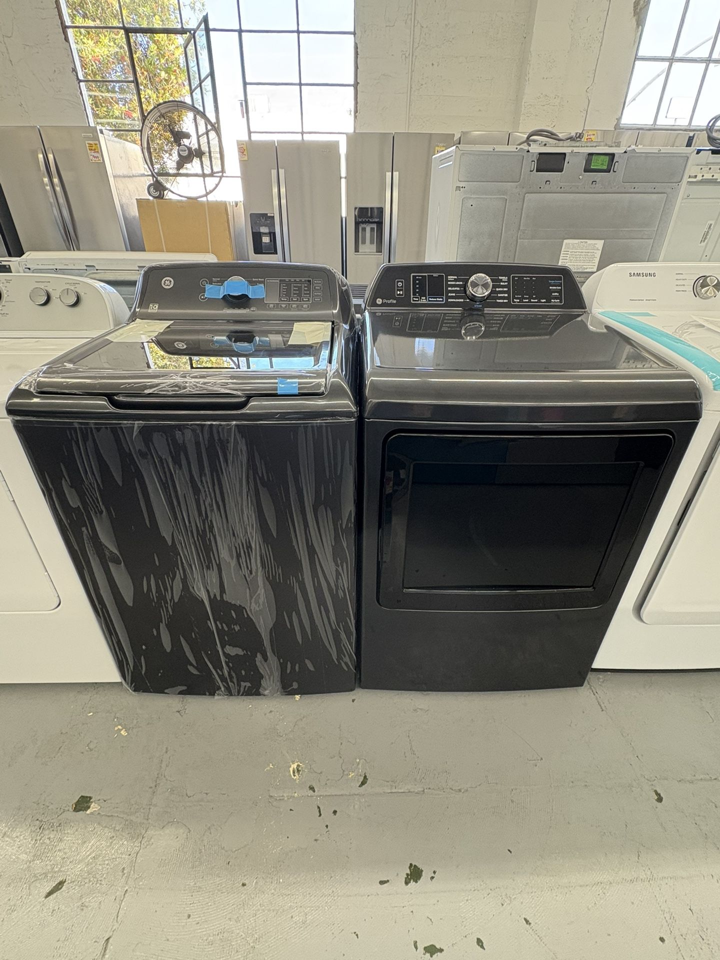 GE SET 4.5 Cu Ft Washer And 7.0 Cu Ft Dryer Gas 