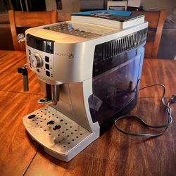 DeLonghi Magnifica XS Bean-to-Cup Machine