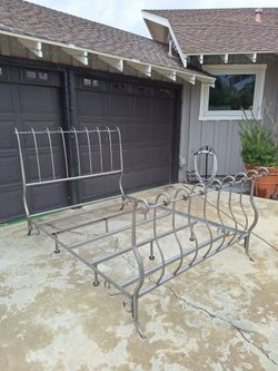 Queen size Bed