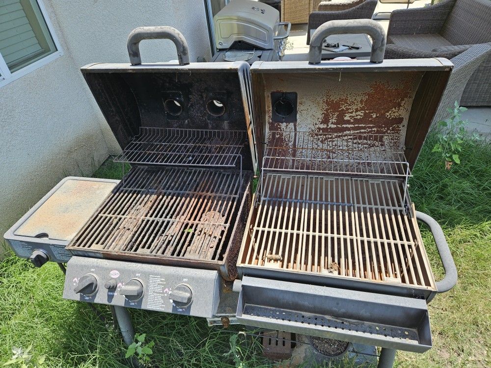 Grill Propane/charcoal Combo for Sale in Visalia, CA OfferUp