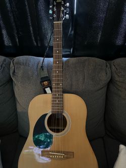 Rogue Acoustic Guitar
