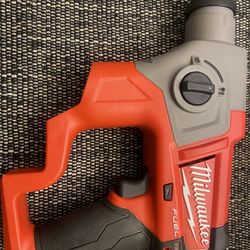 MILWAUKEE M12 FUEL 12-VOLT LITHIUM-ION 5/8 IN. BRUSHLESS CORDLESS SDS-PLUS ROTARY HAMMER 