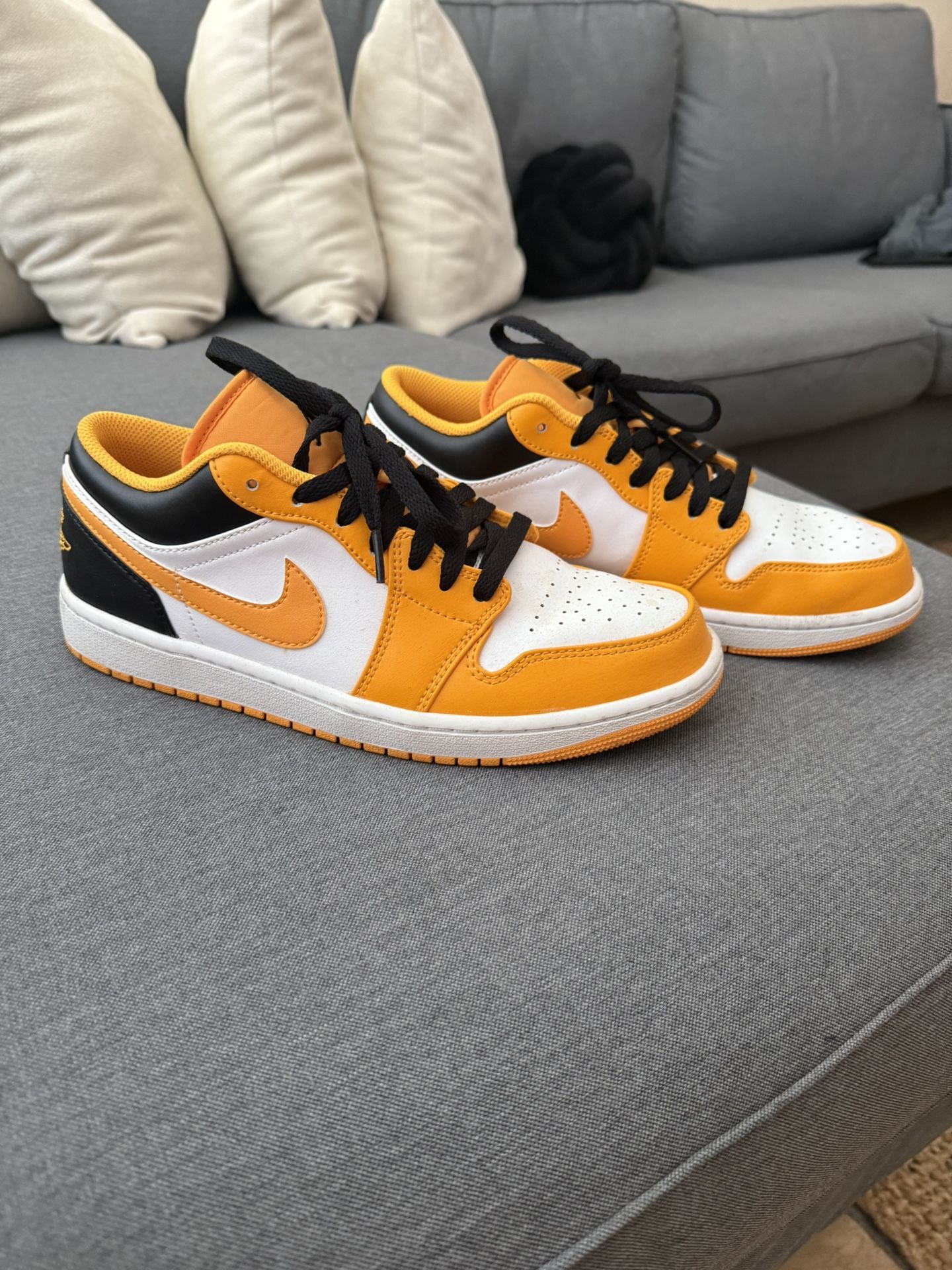 Air Jordan 1 Low Retro Taxi