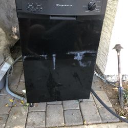 Apartment size dishwasher