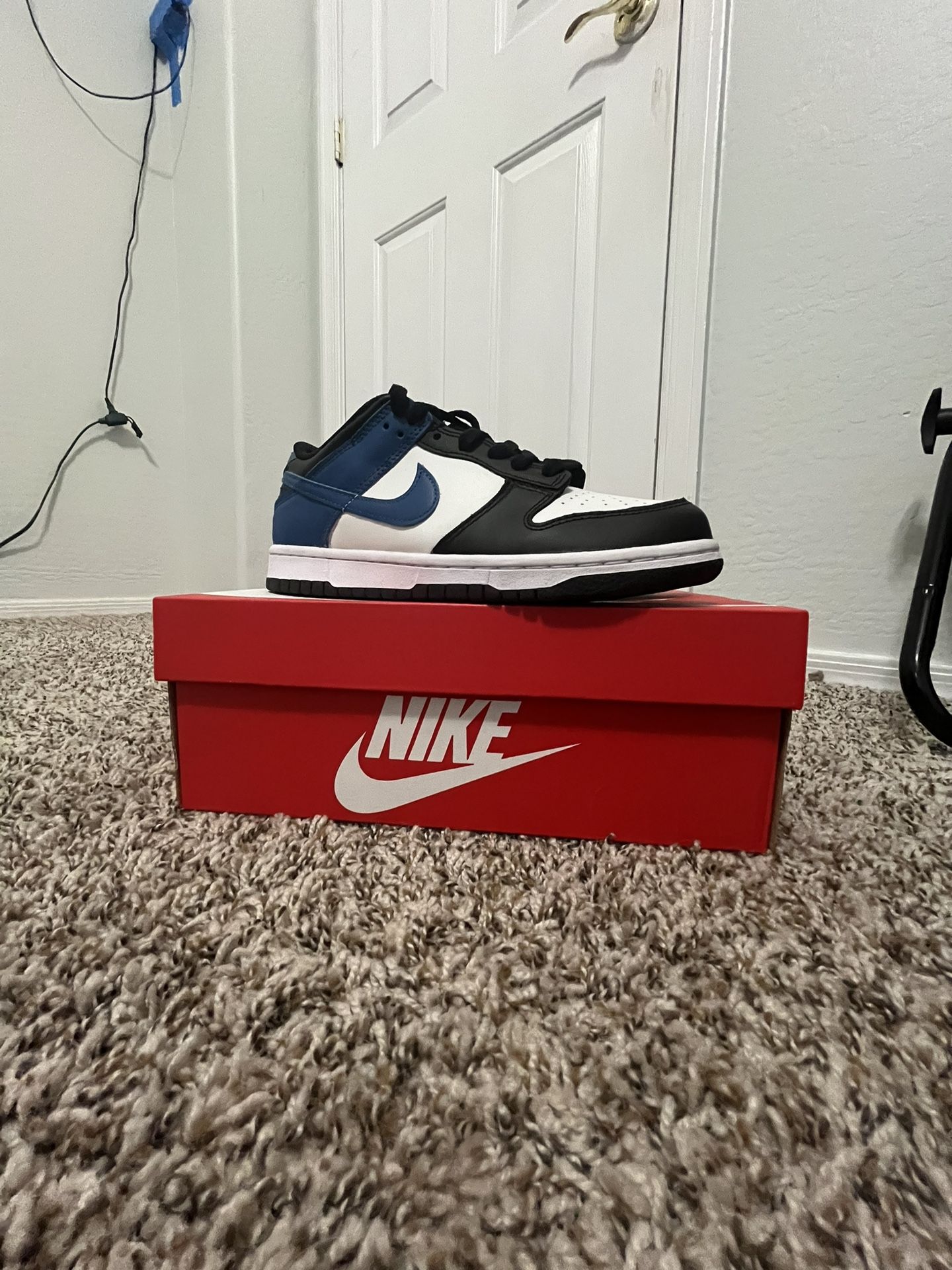 Size: mens 6.5 Color: navy blue