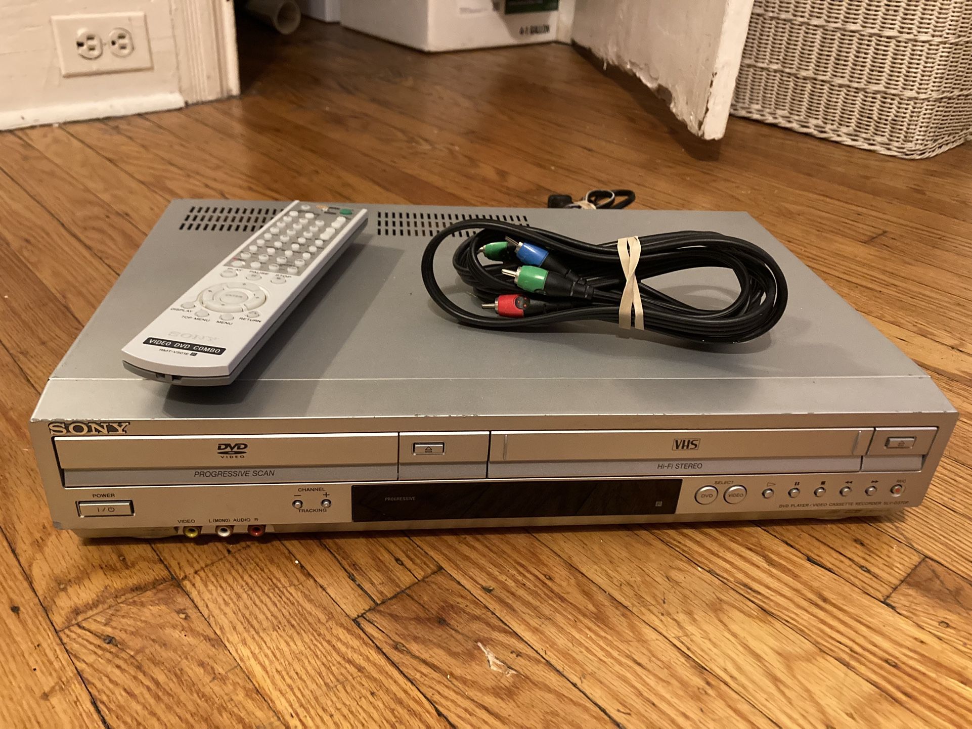 Sony DVD PLAYER / VIDEO CASSETTE RECORDER SLV-D370P with original remote VCR VHS TESTED