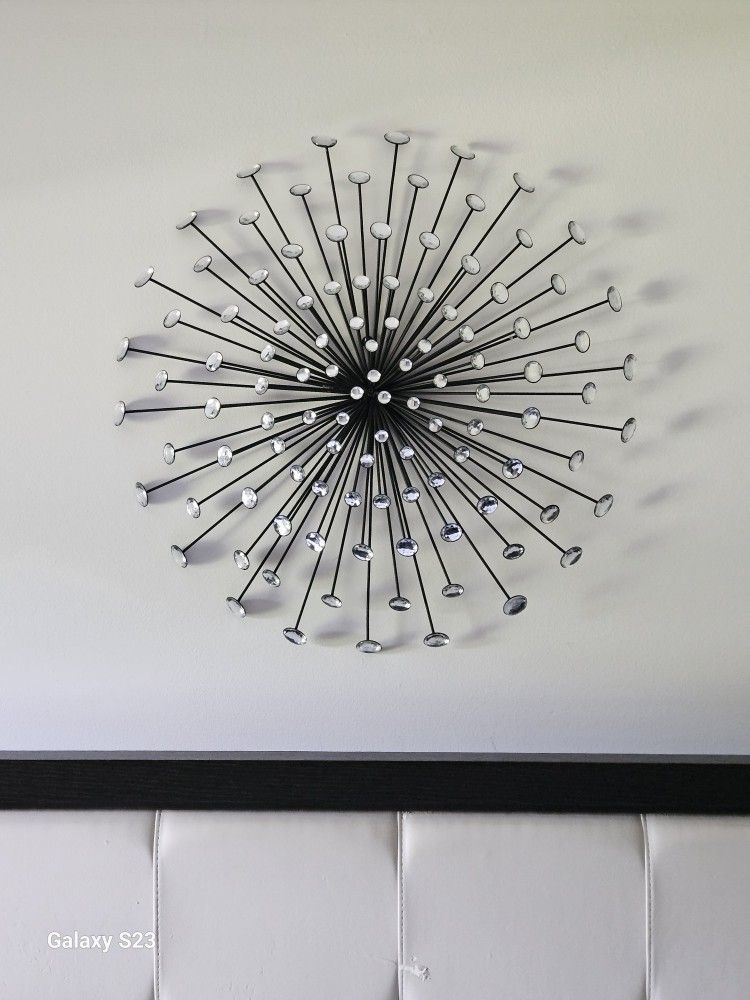 Black Metal Starburst 32 Inches