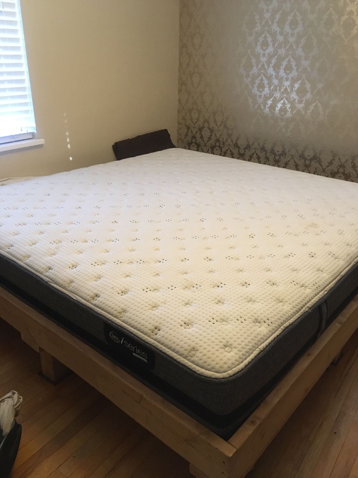 King Size Serta iSeries Hybrid firm mattress