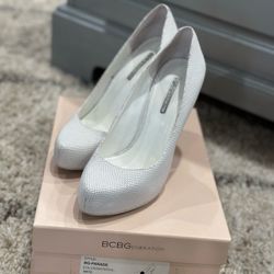 White BCBG Heels. Size 8