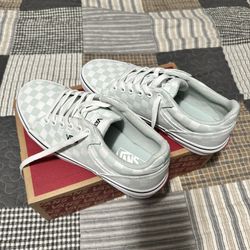NEW in  BOX. VANS Womens Size 8.5
