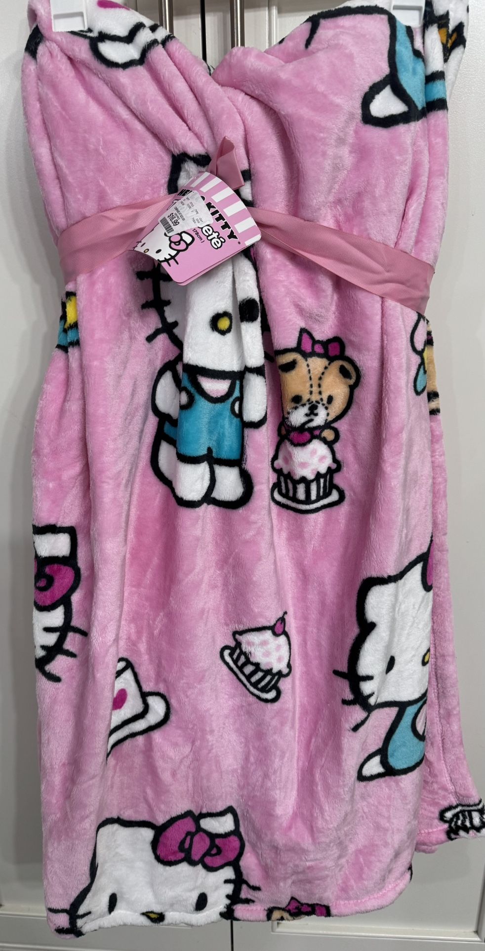 Hello Kitty Throw