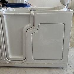 Safe Step Walk In Bathtub (Working Condition)