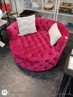 Nice Oversized Swivel chair