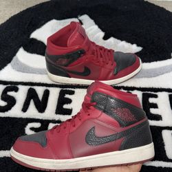Air Jordan 1 Mid Reverse Banned (Size 11)