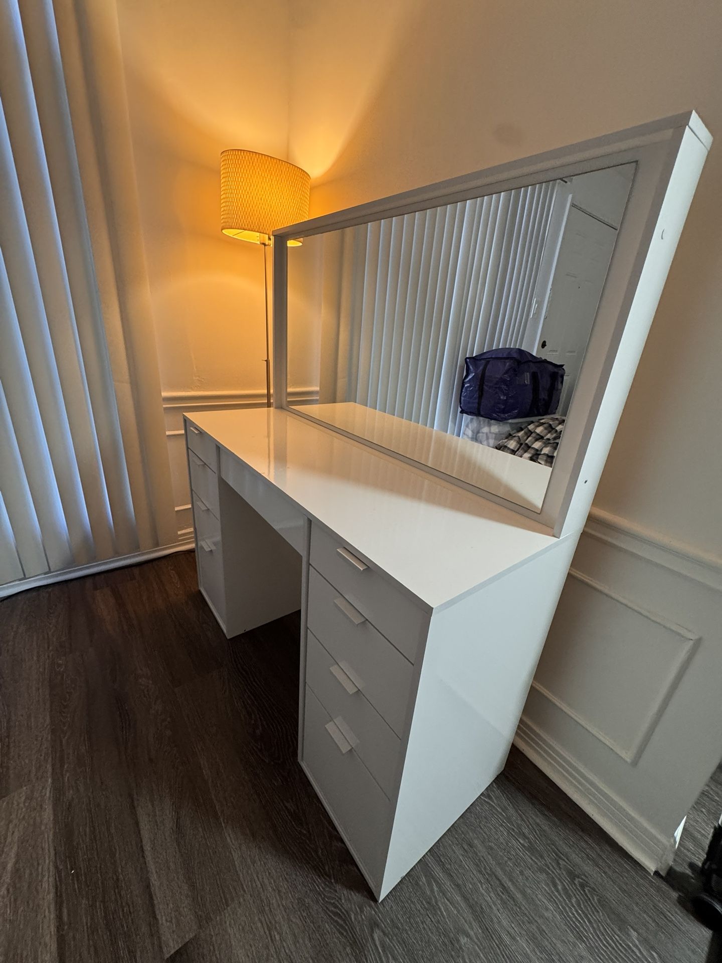 Vanity Table With Mirror