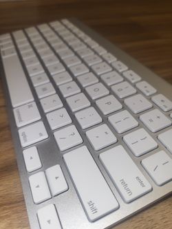 Apple A1314 Wireless Keyboard