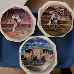 Display Collectible Plates Baseball Basketball 