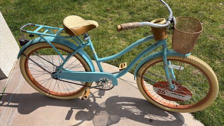 SELLING GREEN HUFFY CRUISER BIKE BRAND NEW FOR 100