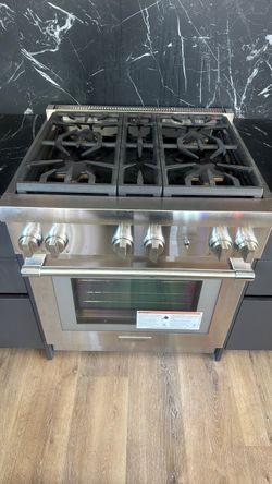 Thermador PRG304WH 30 Inch Gas Range – New with Vent Hood – Los Angeles, CA