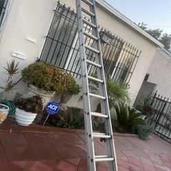 Excellent Condition, 28 Feet Aluminum Extension, Ladders
