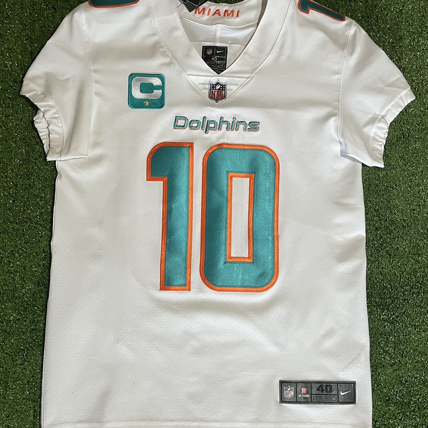 Tyreek Hill Miami Dolphins Captain's Patch White Nike Vapor Elite Jersey  Men's Size (40) Medium for Sale in Molunkus, ME - OfferUp