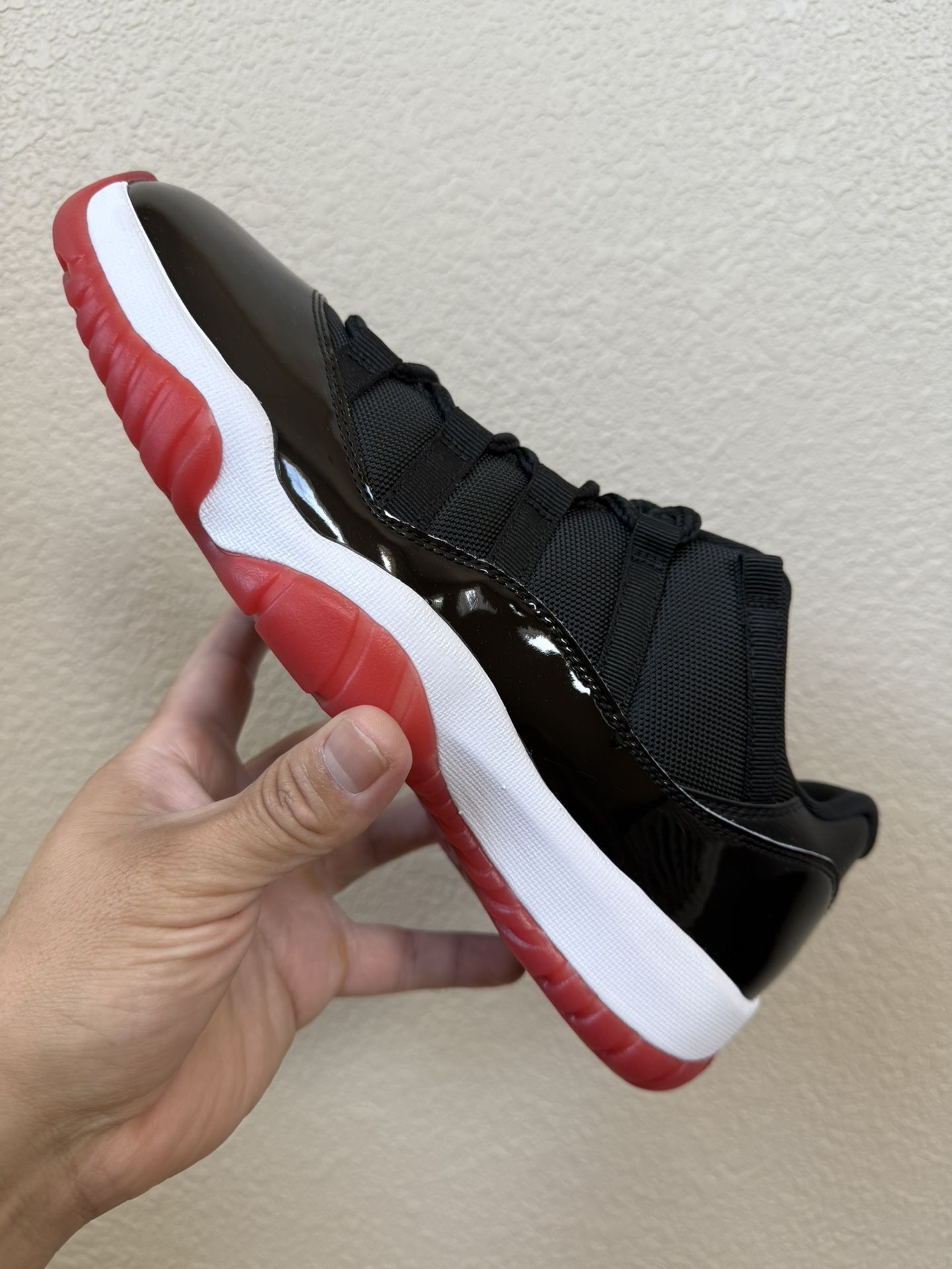 Jordan 11 low”breds”$220obo