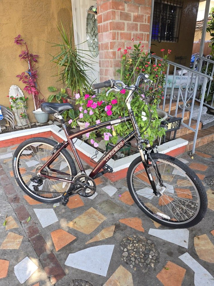 Trek Navigator 2.0 Mountain Bike 21-Speed