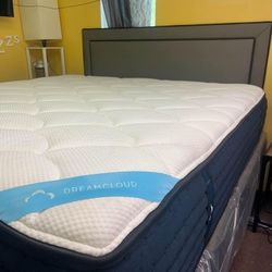 Dreamcloud Premier Memory Foam King Mattress, Like New!