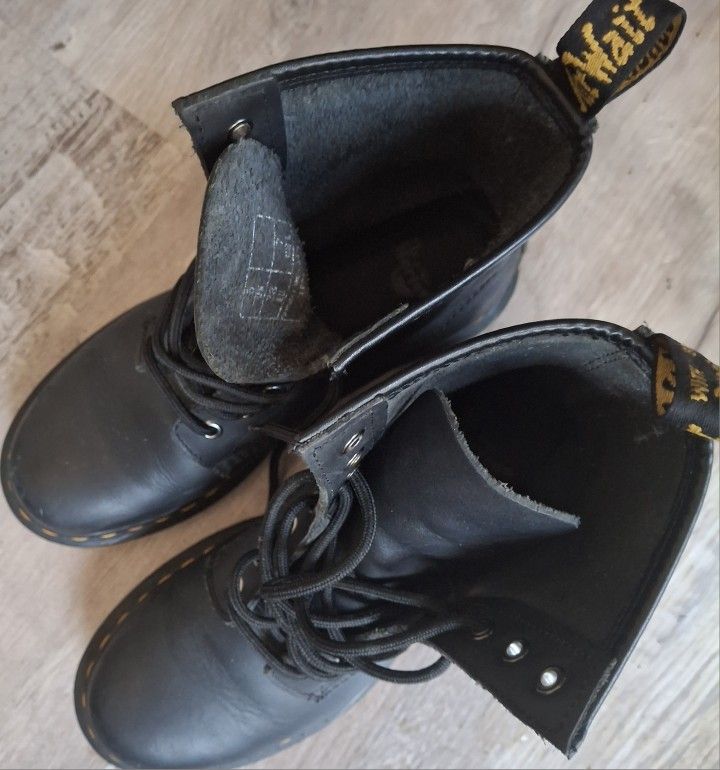 Dr Martin Boots Ladies Size 7