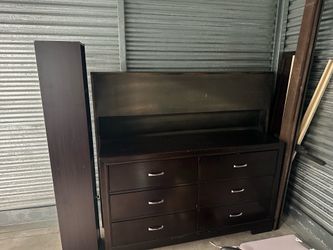 Dark oak wood queen bed set/1 nightstand