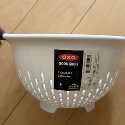 NEW OXO 3 Quart Plastic Colander