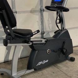 Life Fitness Recumbent Exercise Bike Can Deliver for Sale in