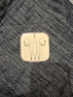 OEM Apple EarPods 3.5 mm Headphone Jack-NEW