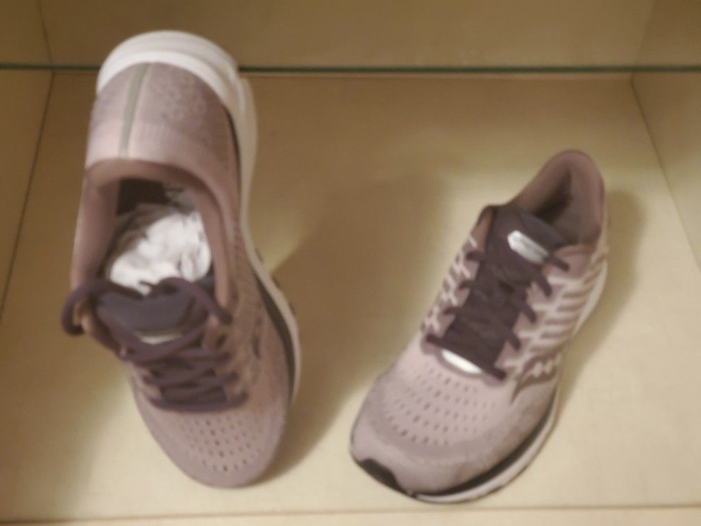 Saucony Women's Ride 13 Running Shoe S10579 20 Condition is 
