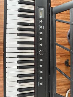 88 key electric piano.