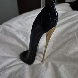 CAROLINA  HERRERA ORIGINAL Price $180. 1/4  Full. 