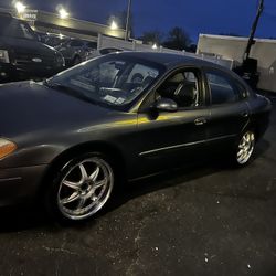 2003 Ford Taurus