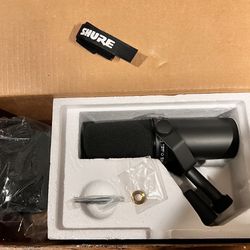 Shure SM7B Genuine Dynamic Microphone