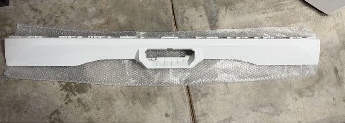 22+ Toyota Tundra gloss white (ice cap white) tailgate spoiler