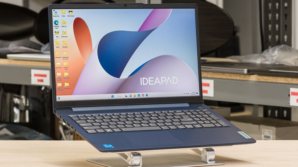 USED-Lenovo IdeaPad Slim 3i 15” - i3 10th Gen, 8GB, 256GB SSD, (Works Great, Screen Needs Repair)