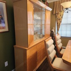 Dinning Room Set With Hutch