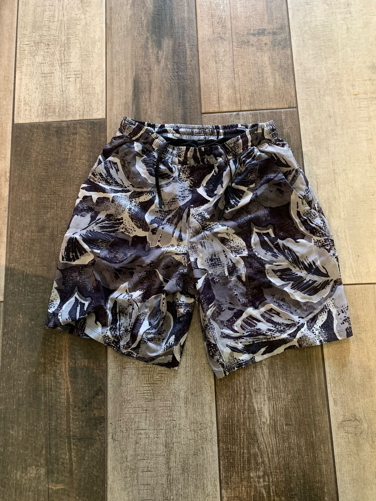 Lululemon black and white floral shorts