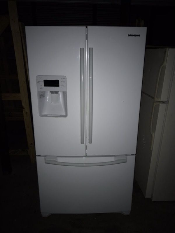 Frenchdoor refrigerator smooth finish