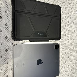 iPad Pro 2nd Generation 11-inch - 128GB Cellular (with 2nd Gen Apple Pencil and Tagus Case)